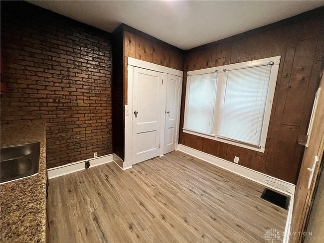 Building Photo - 3234 Oakridge Dr