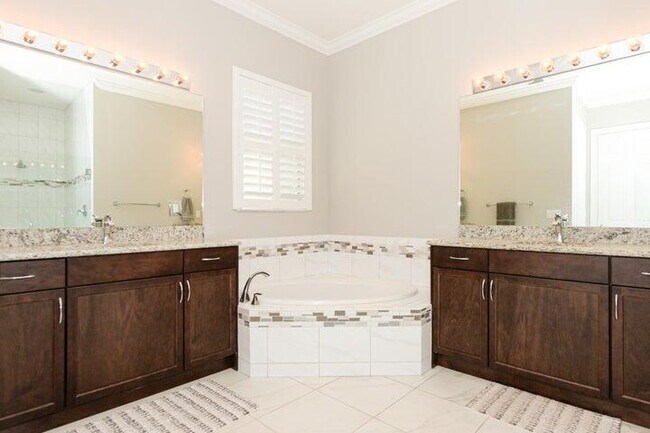Building Photo - 9051 SW Pepoli Way