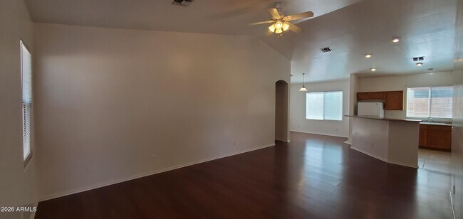 Building Photo - 4043 S Vineyard Ave