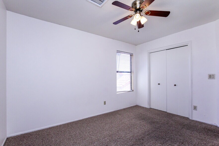 Building Photo - 7352 W Morrow Dr