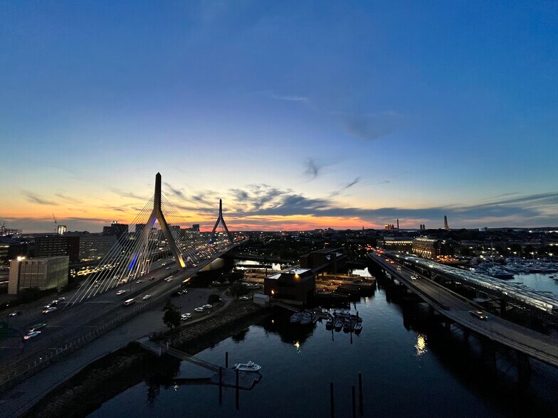 Roof deck view - 100 Lovejoy Wharf