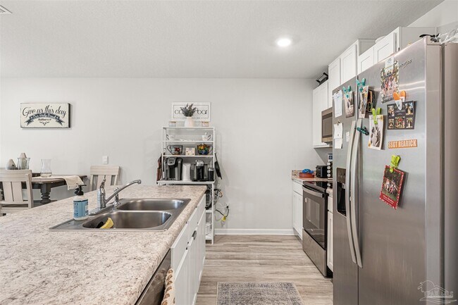 Building Photo - 5843 Belmont Stakes Rd