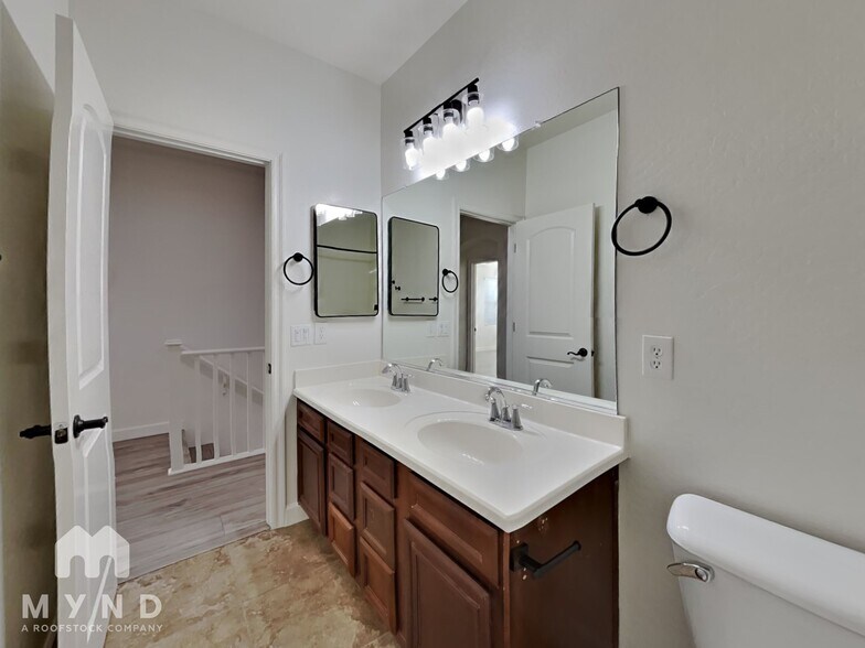 Building Photo - 14535 W Port Royale Ln