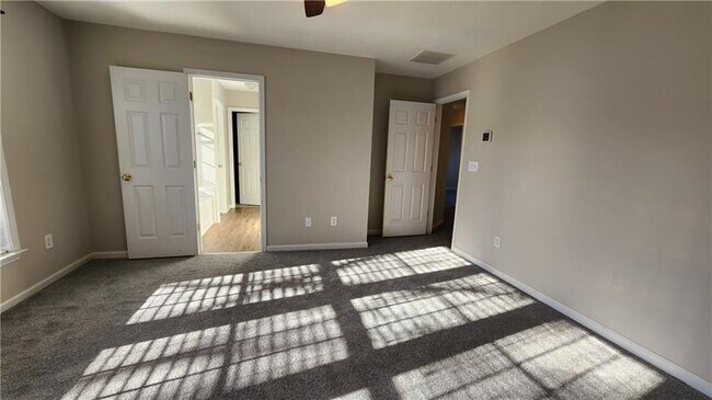 Building Photo - 3330 Ridgefair Dr