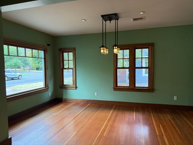 Building Photo - Craftsman home near Downtown Ashland | Ava...