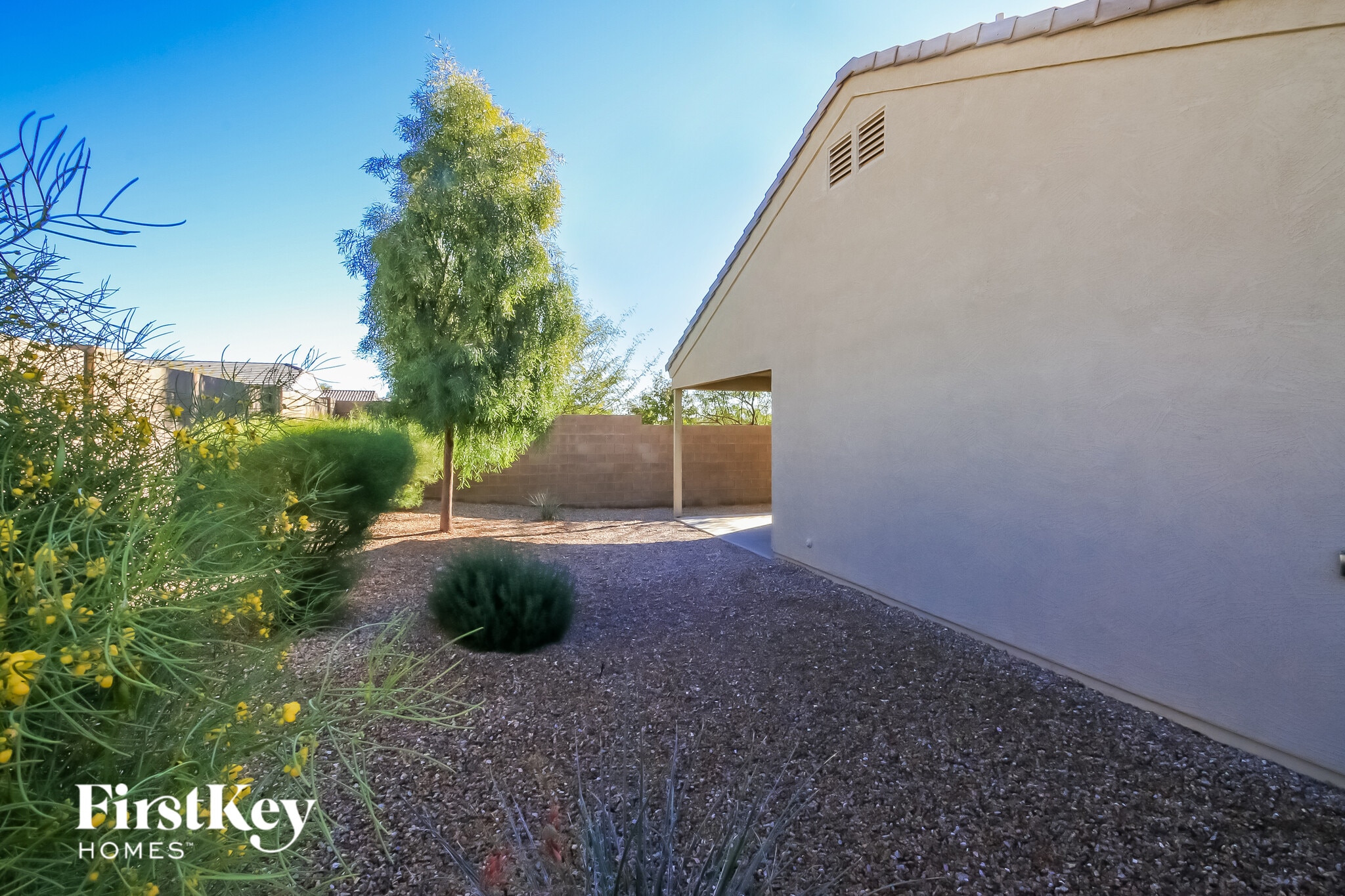 Building Photo - 4742 E Pearl Rd