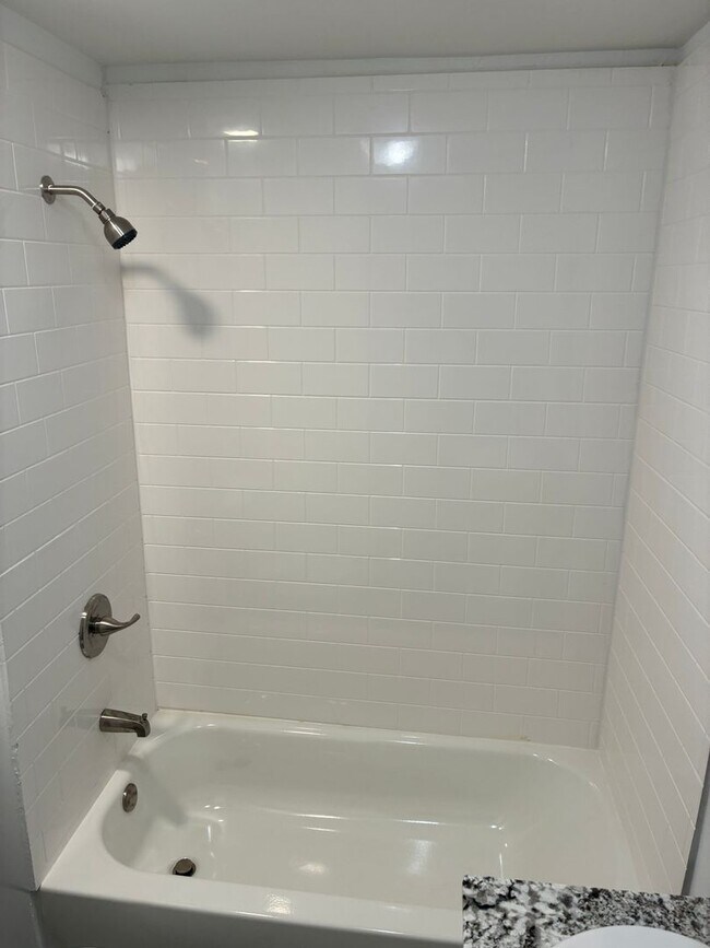 Building Photo - Welcome to the Heart of Unionville prime location!