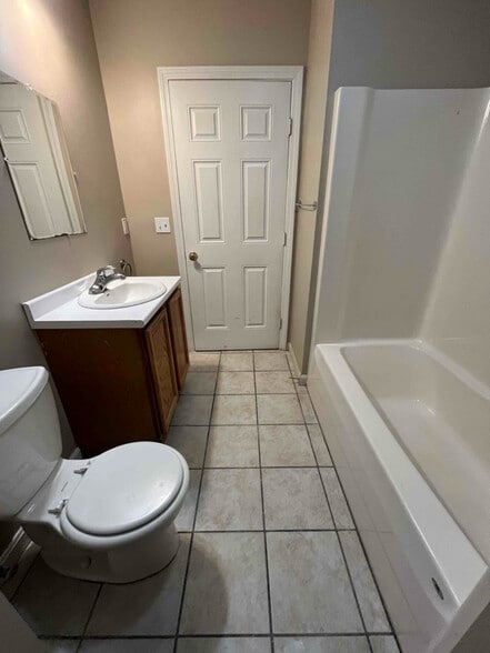 Building Photo - 517 Hillsboro St