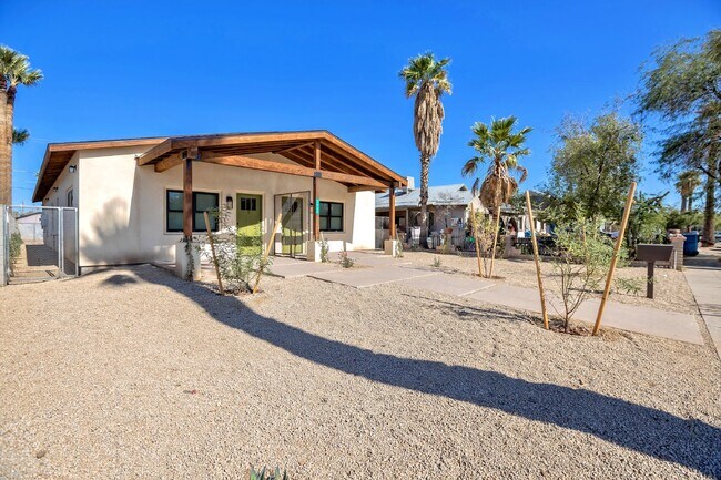 Building Photo - Newer Garfield District Duplex now available!