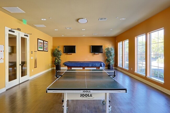 Building Photo - Fully Furnished 2-Bed, 2.5-Bath Home with ...