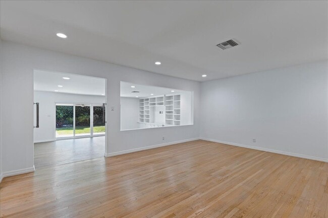Building Photo - 706 Tufts Ave