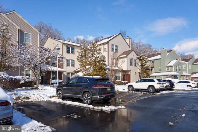 Building Photo - 7123 Elm Ct