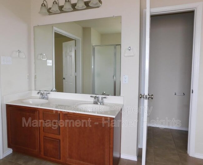 Building Photo - 6202 Suellen Ln