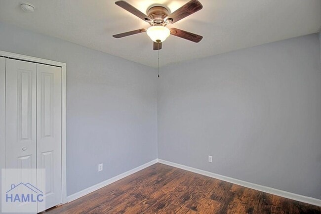 Building Photo - 207 Bender St