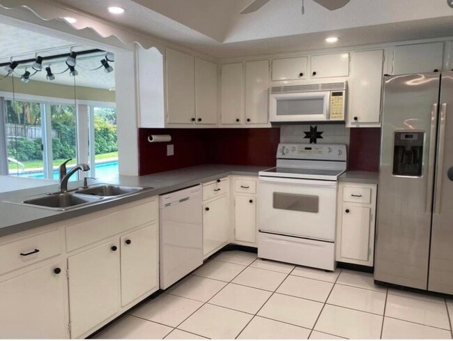 Building Photo - 1230 SE 14th Dr