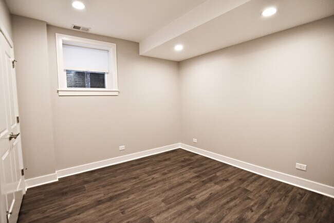 Building Photo - 3212 N Halsted St