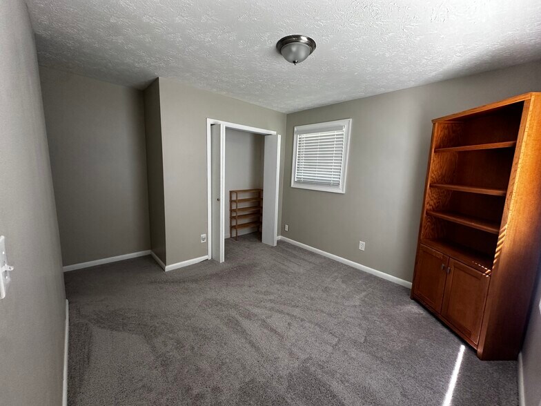 Building Photo - 616 Village Lane Dr SW