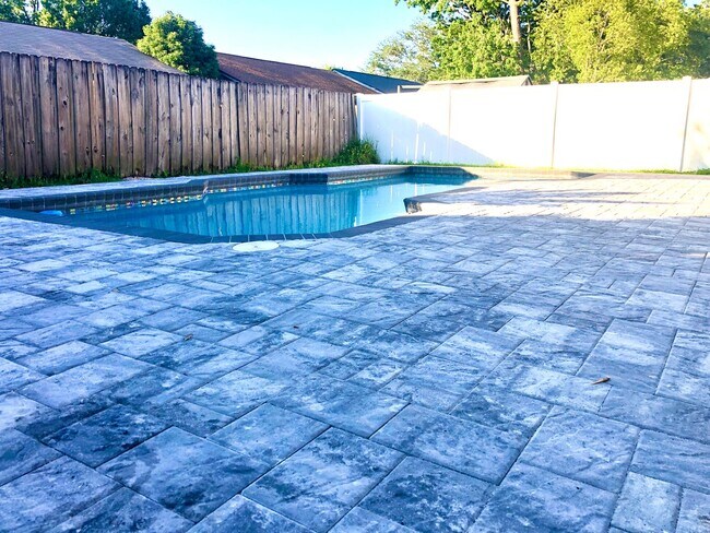 Building Photo - 3/2 Pool Home in Alafaya Woods - Renovated 2021