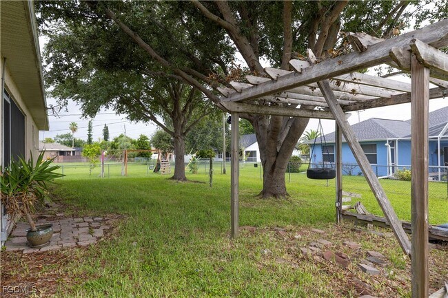 Building Photo - 127 SW 11th Terrace