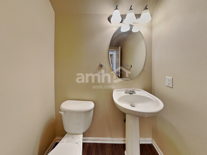 Building Photo - 2002 Springside Dr