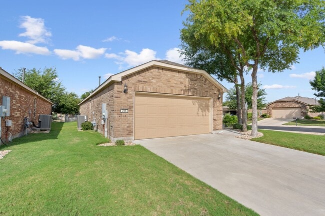 Building Photo - 215 Paint Creek Ln