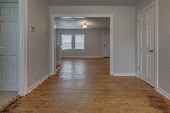 Building Photo - 1204 NE 42nd St