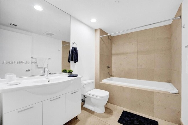 Building Photo - 475 Brickell Ave