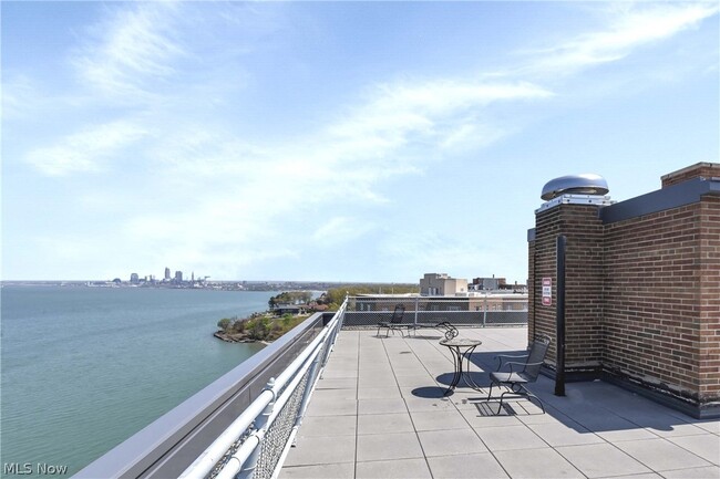 Building Photo - 11850 Edgewater Dr