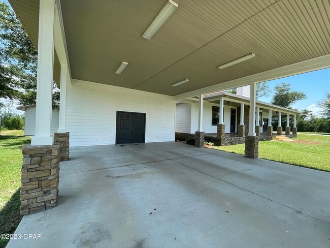 Building Photo - 9137 Eloise Ln