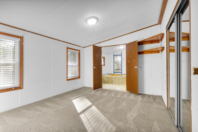 Building Photo - 220 Tree Ln