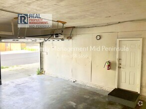 Building Photo - 2 Bedroom Apartment with covered car garage