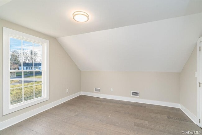 Building Photo - 970 Village Ln