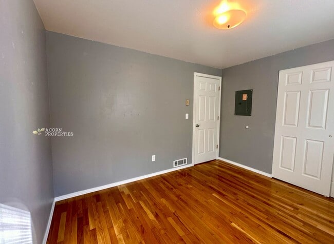 Building Photo - 537 NE Ellis Way