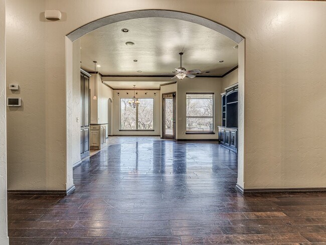 Building Photo - Luxury Rental Home in Edmond Schools + Com...