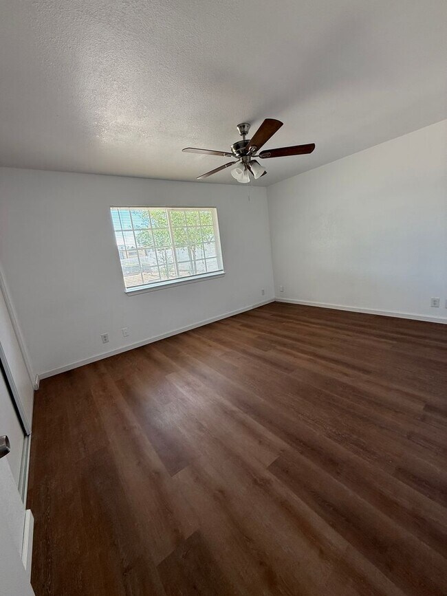 Building Photo - Charming 4-Bedroom Home for Rent in Hesperia, CA!