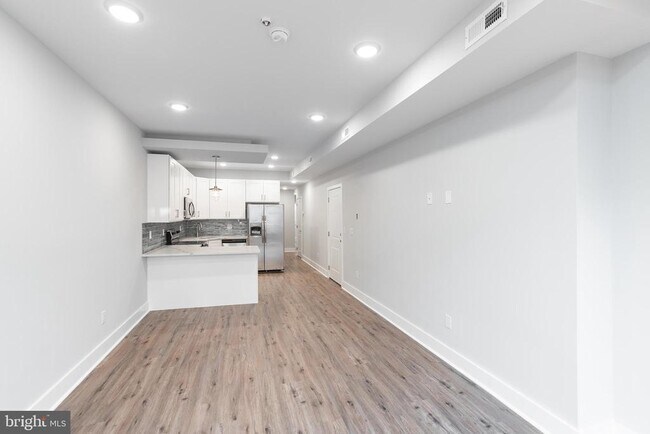 Building Photo - 1604 N 6th St