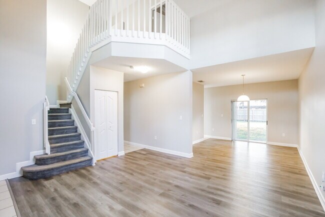 Building Photo - 1260 NE 42nd Ave