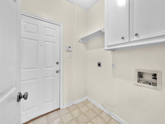 Building Photo - 3522 White Oak Point Dr