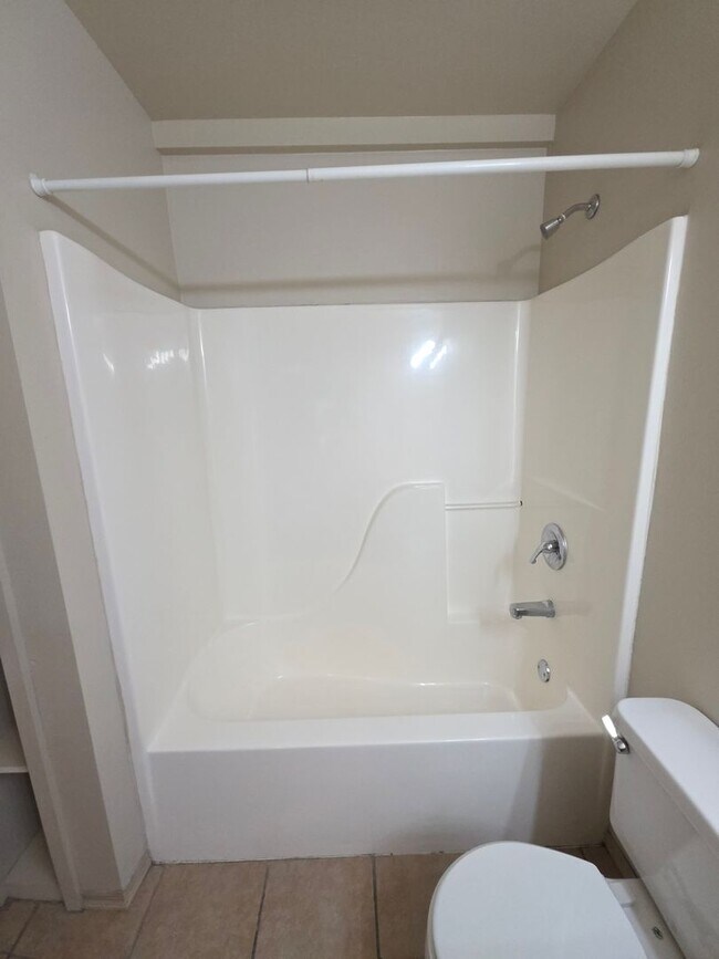 Building Photo - 705 E J St