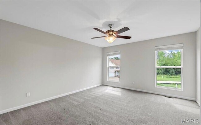 Building Photo - 4602 Siesta Dr