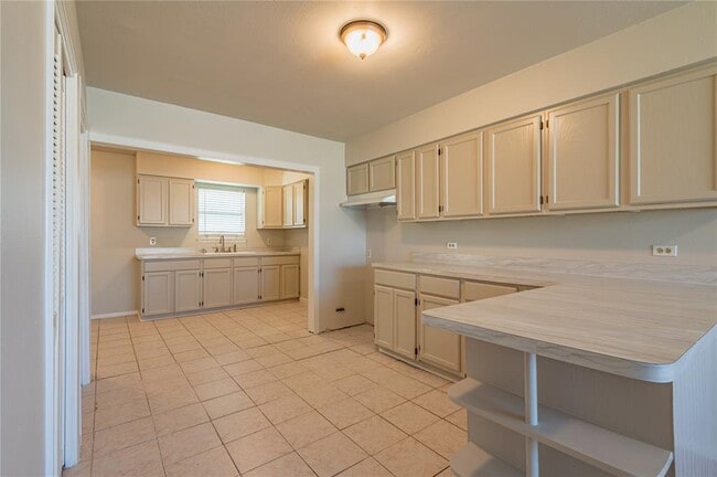 Building Photo - 5514 Vickita Dr