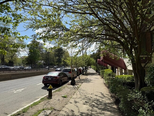 Building Photo - 2031 Commonwealth Ave