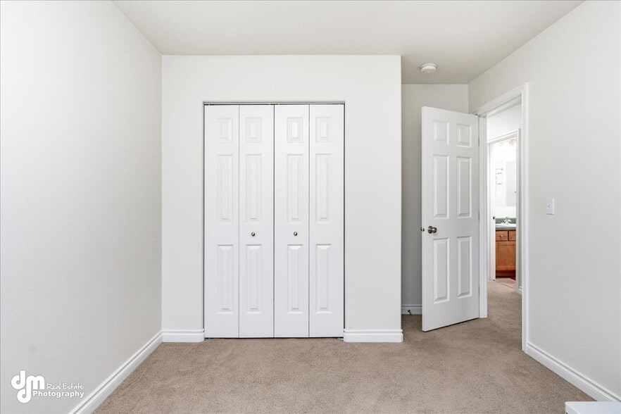 Building Photo - 299 Skwentna Dr