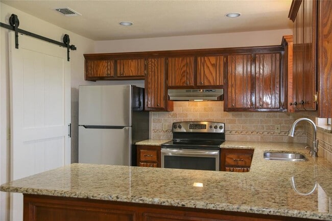 Building Photo - 13000 S Robinson Ave