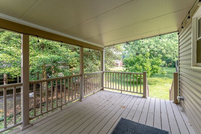 Building Photo - 4-bedroom, 2.5-bath home located in Upper Marlboro