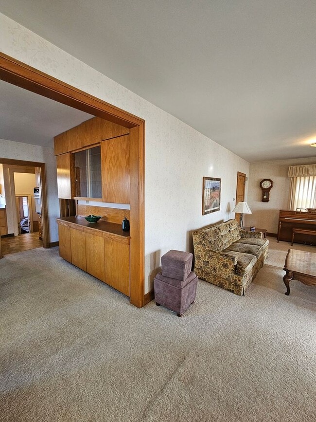 Building Photo - 4 BED | 2.5 BATH | DOUBLE GARAGE | WEST RAPID | FURNISHED