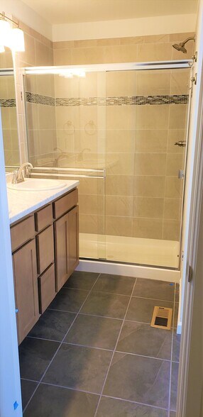 Master Bath Shower - 5309 Snowy Egret Grv