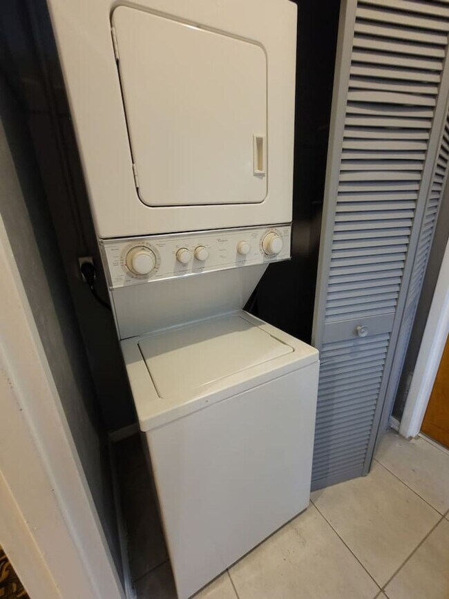 Building Photo - 408 NW 5th Ave