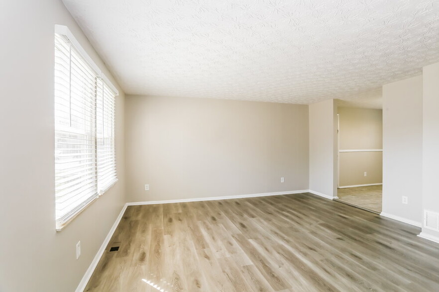 Building Photo - 2616 Saugus Cir