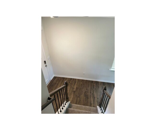 Building Photo - 1215 37th Ave Lane NE